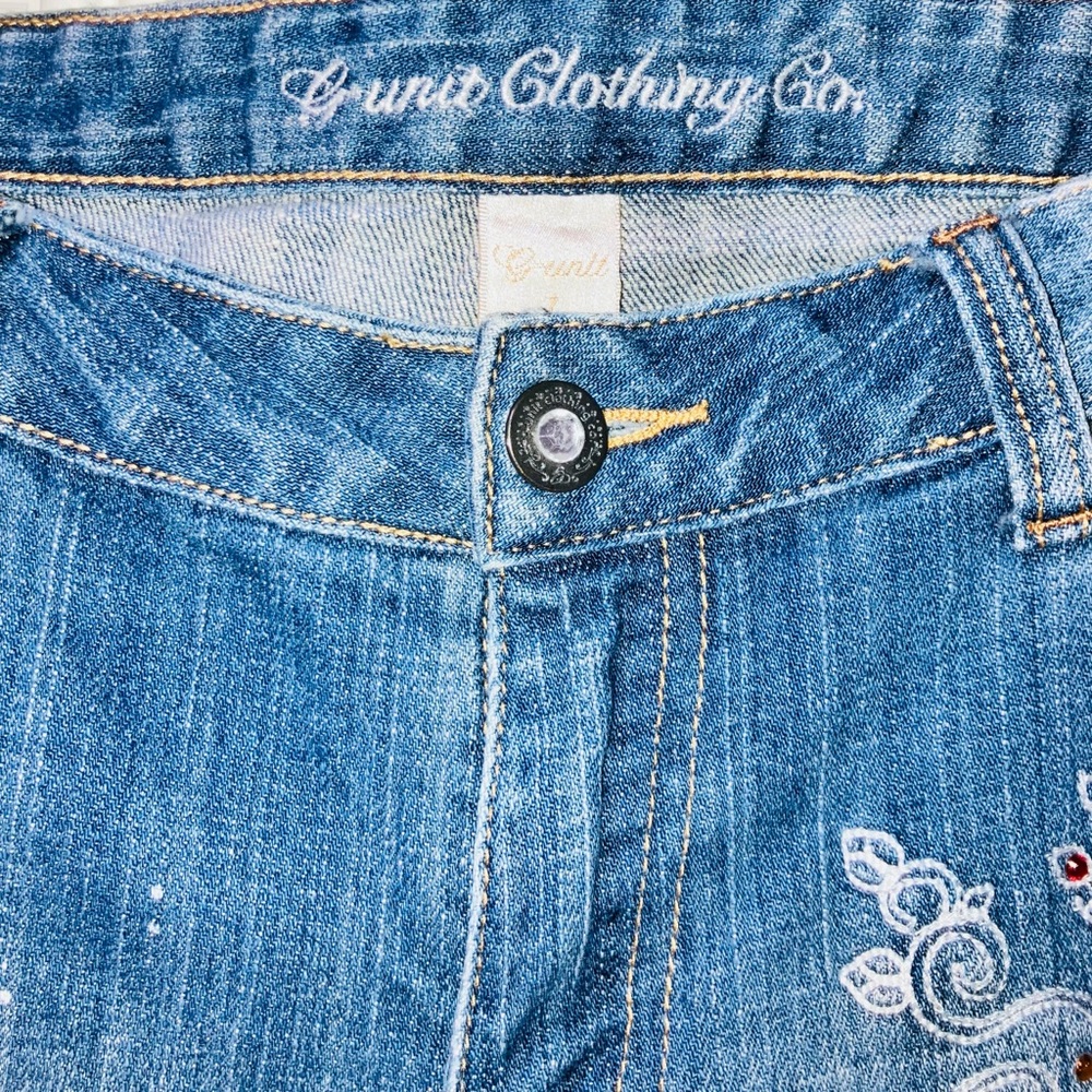 G UNIT Womens Jeans Thrashed Bleach Stains Embroidered Rhinestones Flare Leg Y2K - Picture 6 of 7